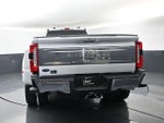 2025 F-450 Super Duty Thumbnail 4