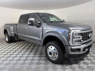 2023 Ford F-450 Super Duty 4X4 Lariat 4DR Crew Cab 8 FT. LB DRW Pickup