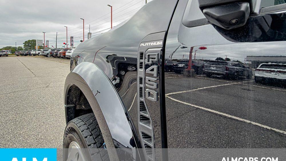 2025 Ford F-450 Super Duty Platinum