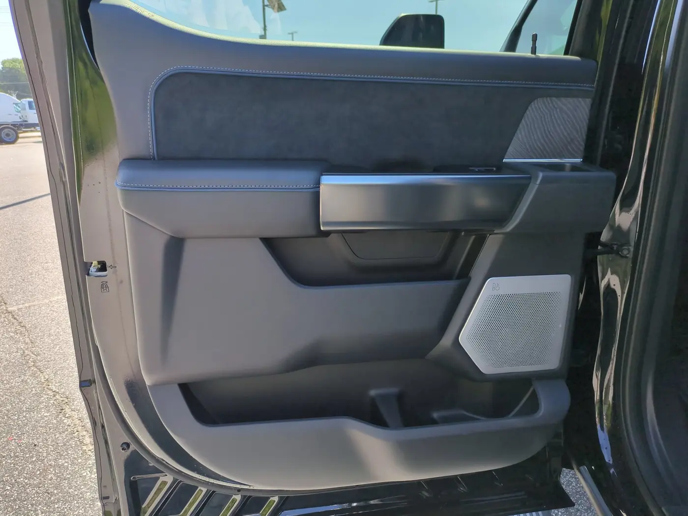 2025 Ford F-450 - $92,900