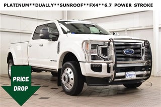 2022 Ford F-450 Super Duty with Star White Metallic Tri-Coat Exterior