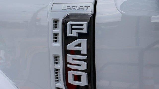 2026 Ford F-450 Super Duty Platinum