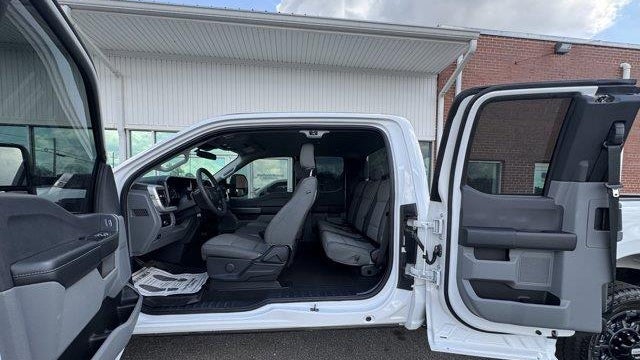 2025 Ford F-350 Super Duty XL