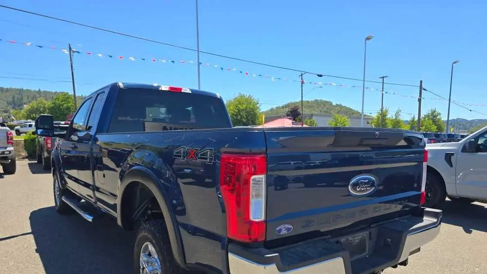 2017 Ford F-350 Super Duty Lariat
