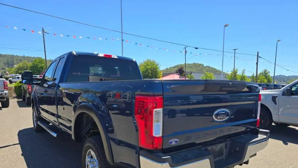 2017 Ford F-350 Super Duty Lariat