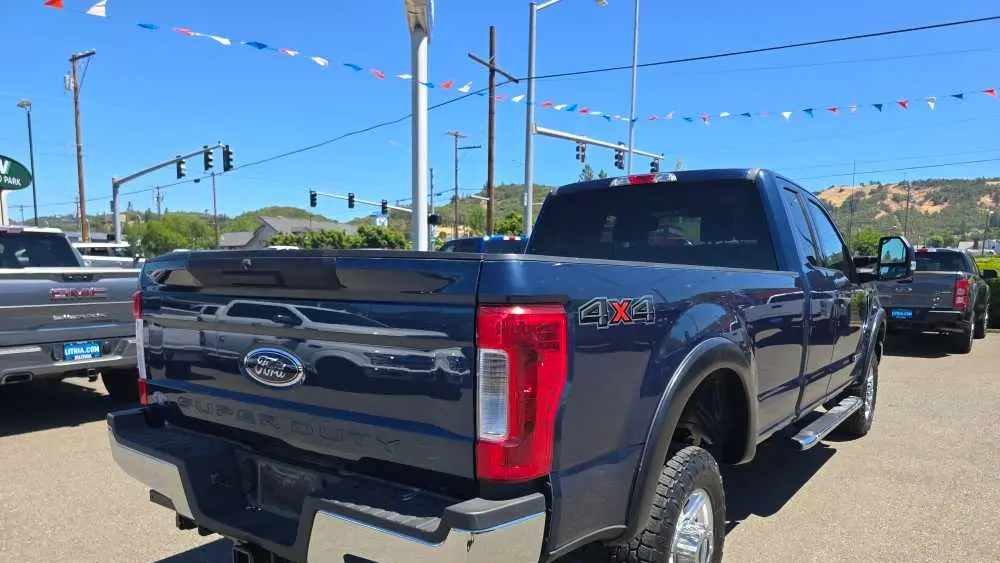 2017 Ford F-350 Super Duty Lariat