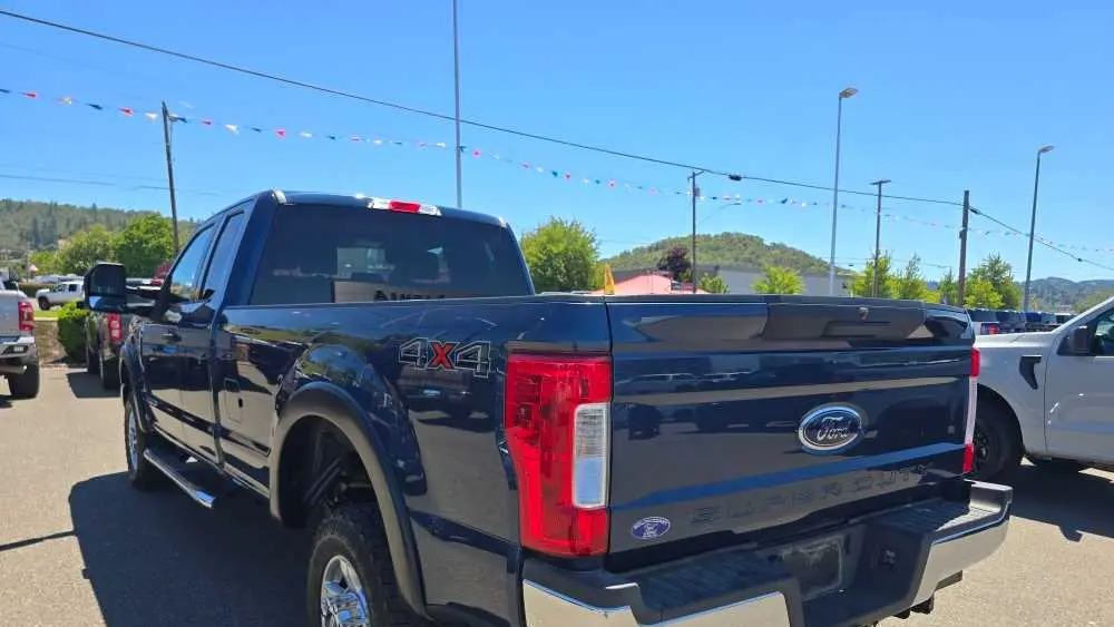 2017 Ford F-350 Super Duty Lariat