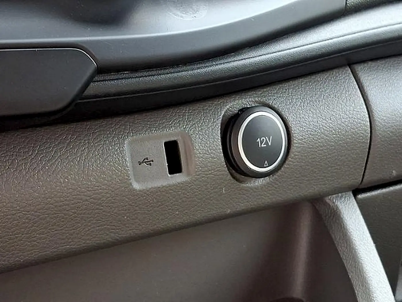 2021 Ford Transit - $27,995