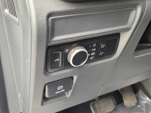 2023 Ford F-150 - $33,900