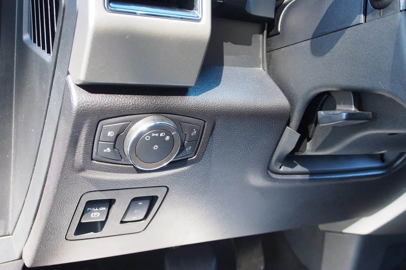 2020 Ford F-150 - $27,860