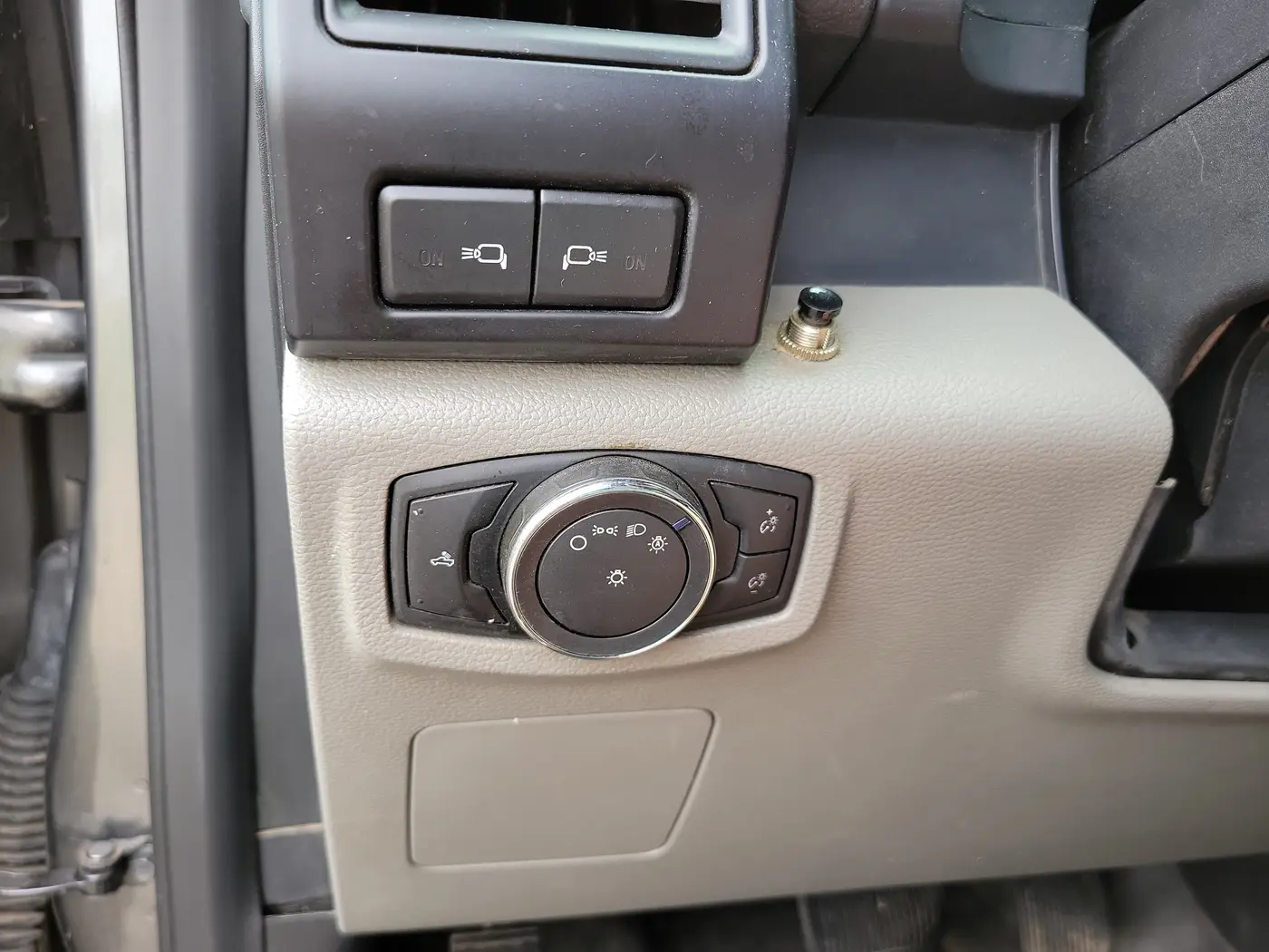 2016 Ford F-150 - $24,561