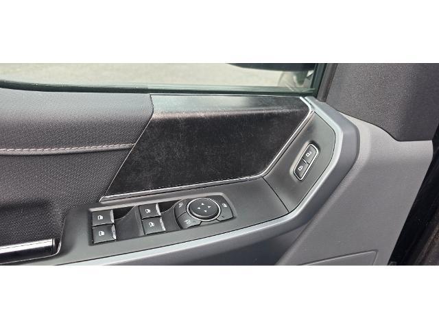2023 Ford F-150 - $43,900