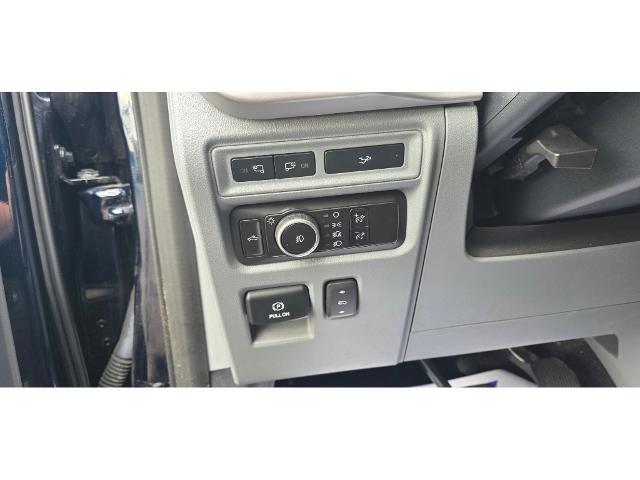 2023 Ford F-150 - $43,900