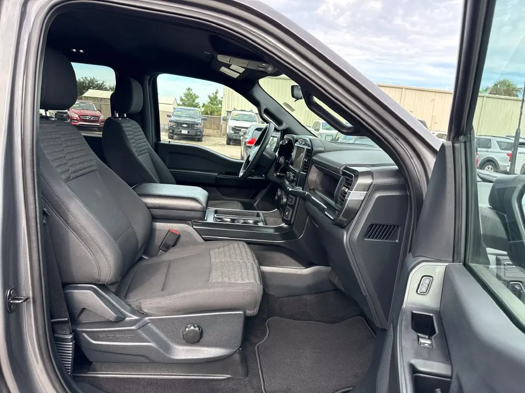 2023 Ford F-150 - $36,900