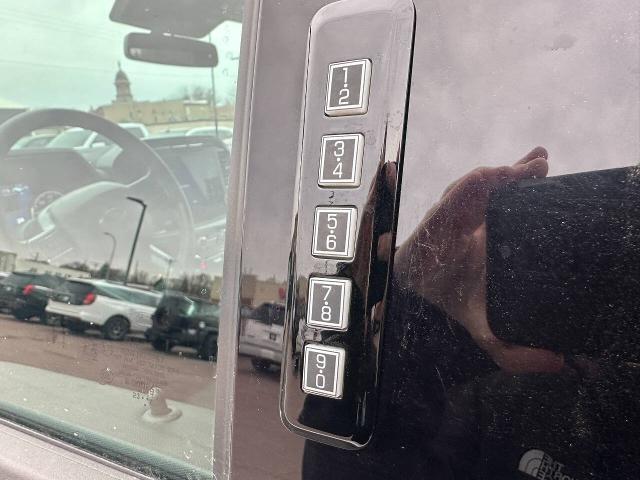 2023 Ford F-150 - $42,900