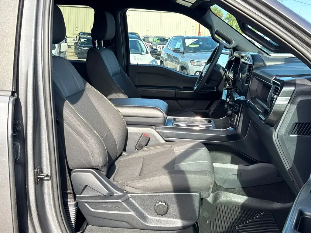 2024 Ford F-150 - $32,900