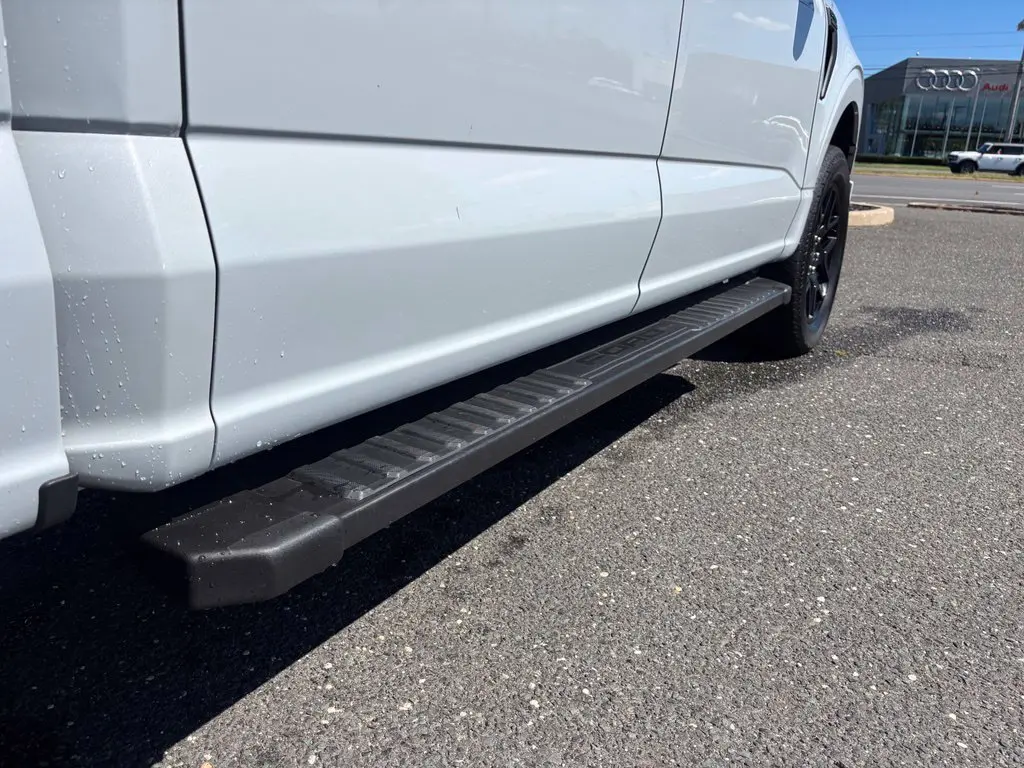 2025 Ford F-150 - $38,995