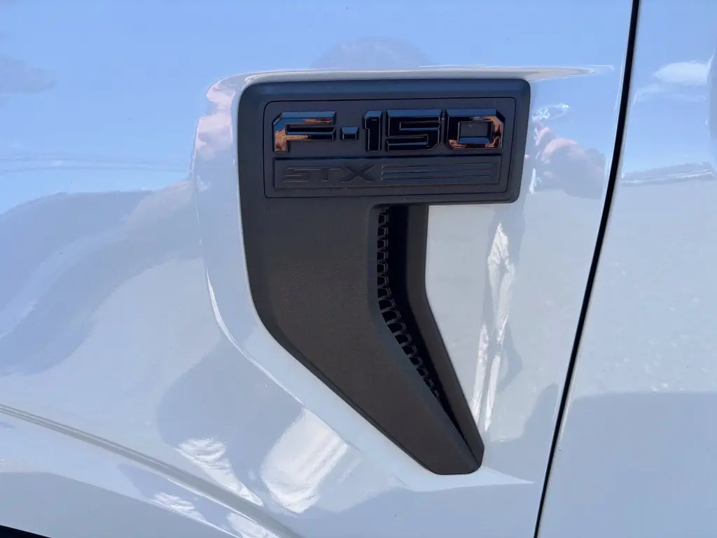 2025 Ford F-150 - $38,995