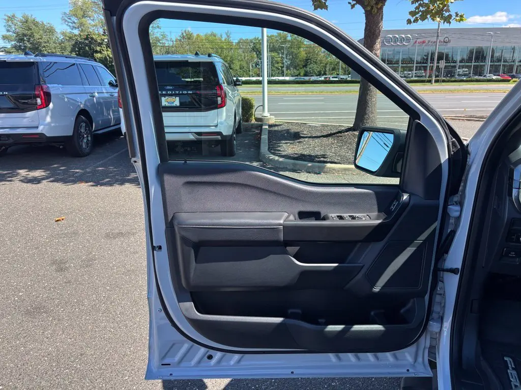 2025 Ford F-150 - $38,995