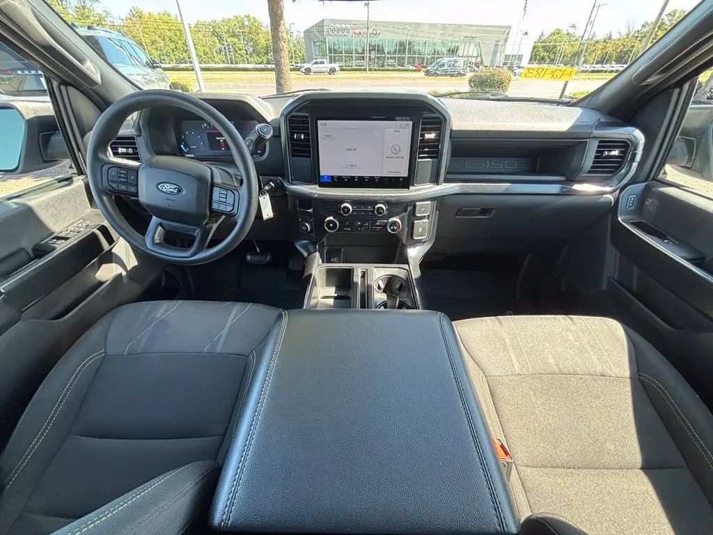2025 Ford F-150 - $38,995