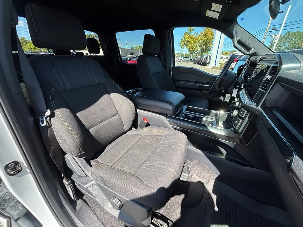 2025 Ford F-150 - $38,995