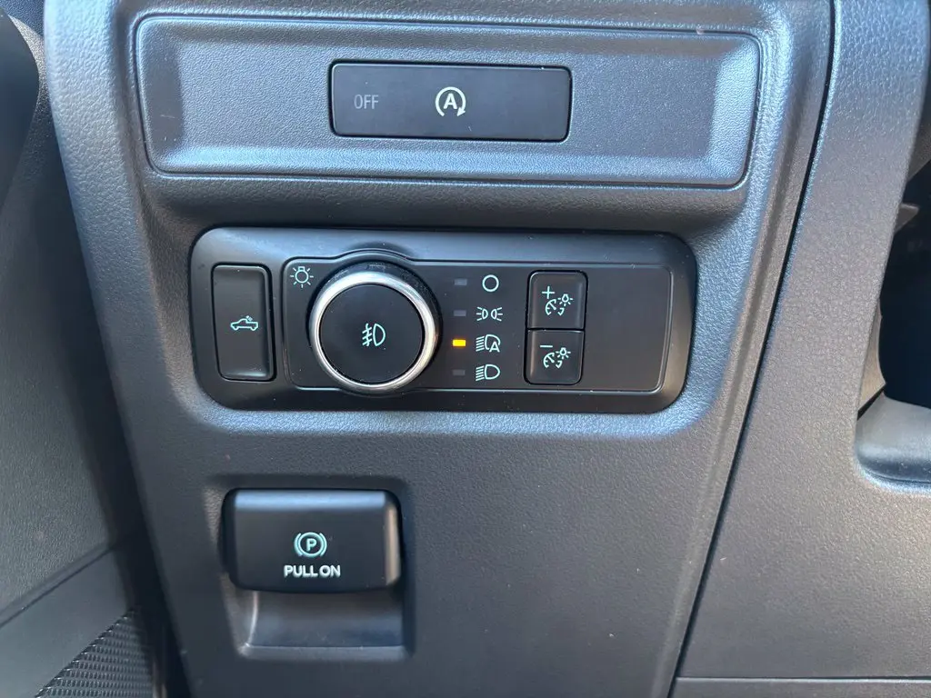 2025 Ford F-150 - $38,995