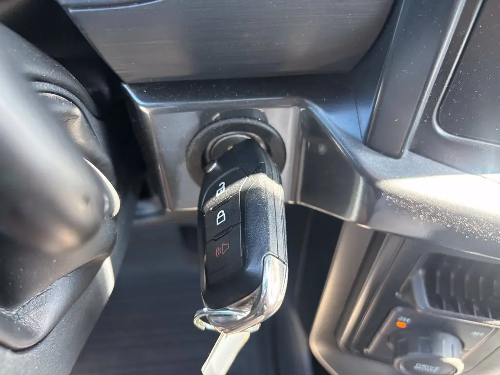 2025 Ford F-150 - $38,995