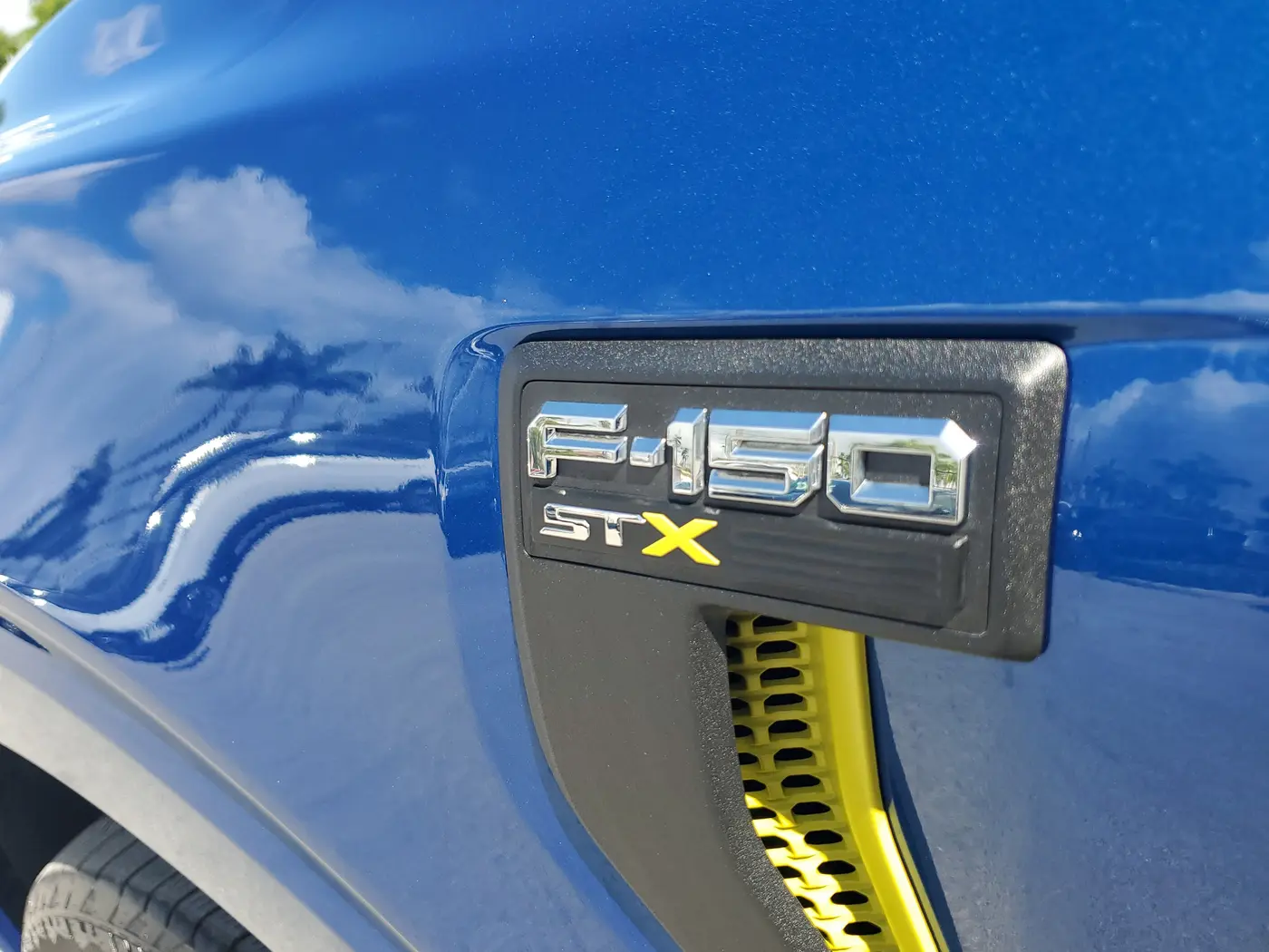 2025 Ford F-150 - $39,990