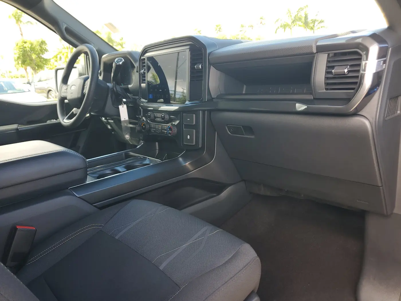 2025 Ford F-150 - $39,990