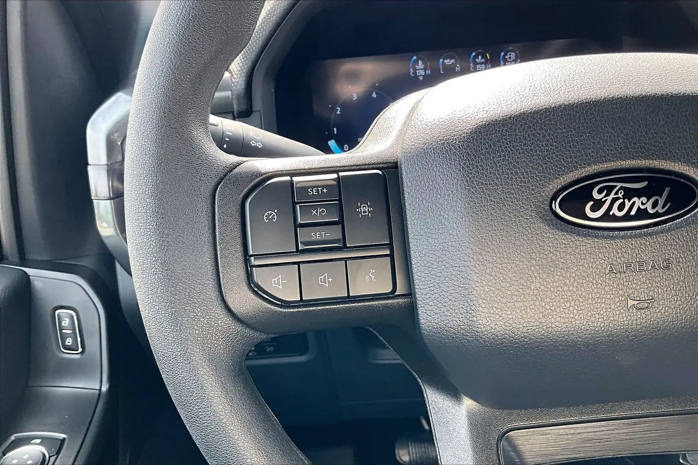 2025 Ford F-150 - $42,800