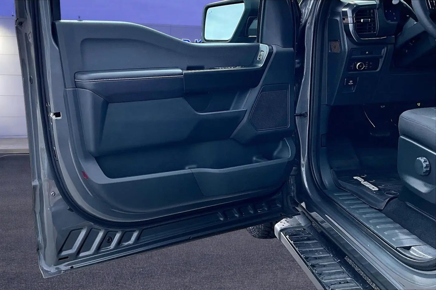 2025 Ford F-150 - $42,800