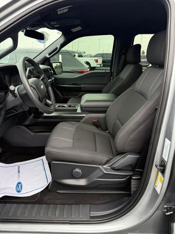 2025 Ford F-150 - $40,700