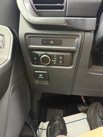 2025 Ford F-150 - $40,700