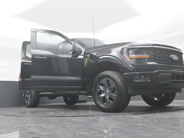 2025 Ford F-150 - $38,900