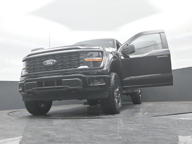 2025 Ford F-150 - $38,900