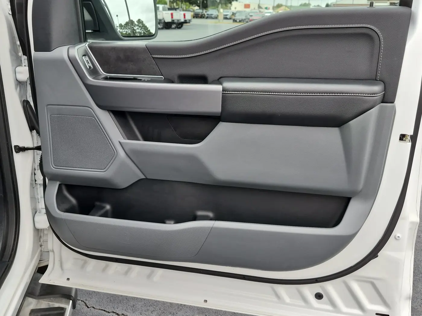 2025 Ford F-150 - $38,000