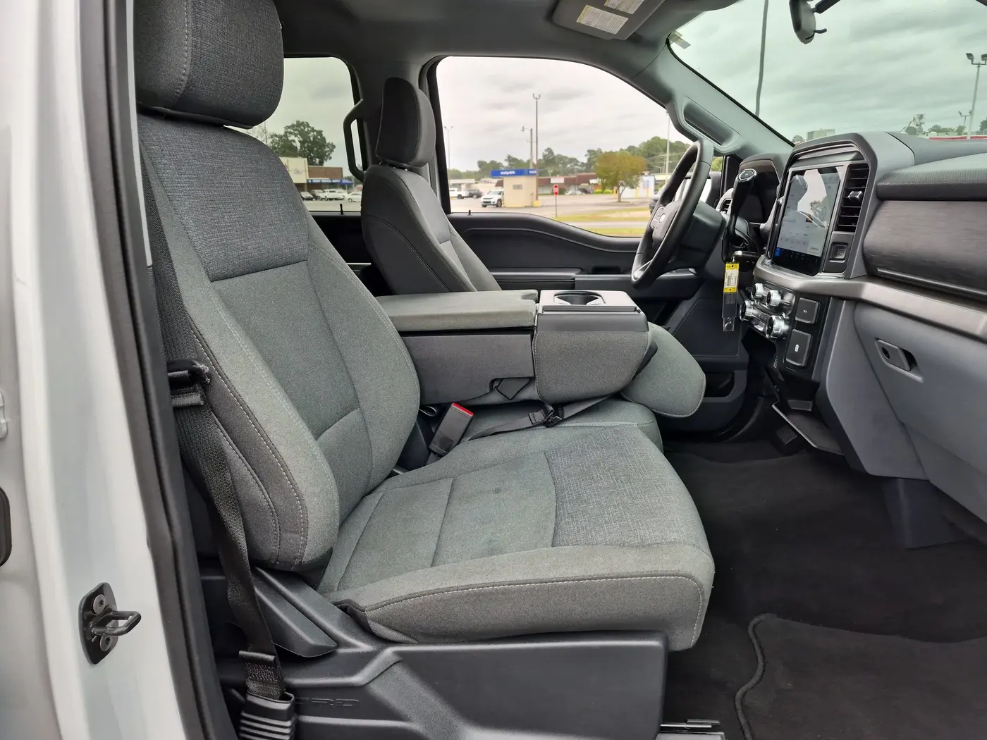 2025 Ford F-150 - $38,000