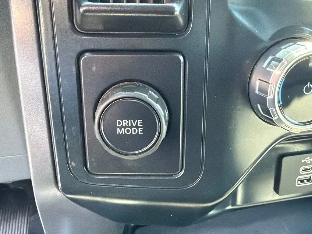 2025 Ford F-150 - $32,988