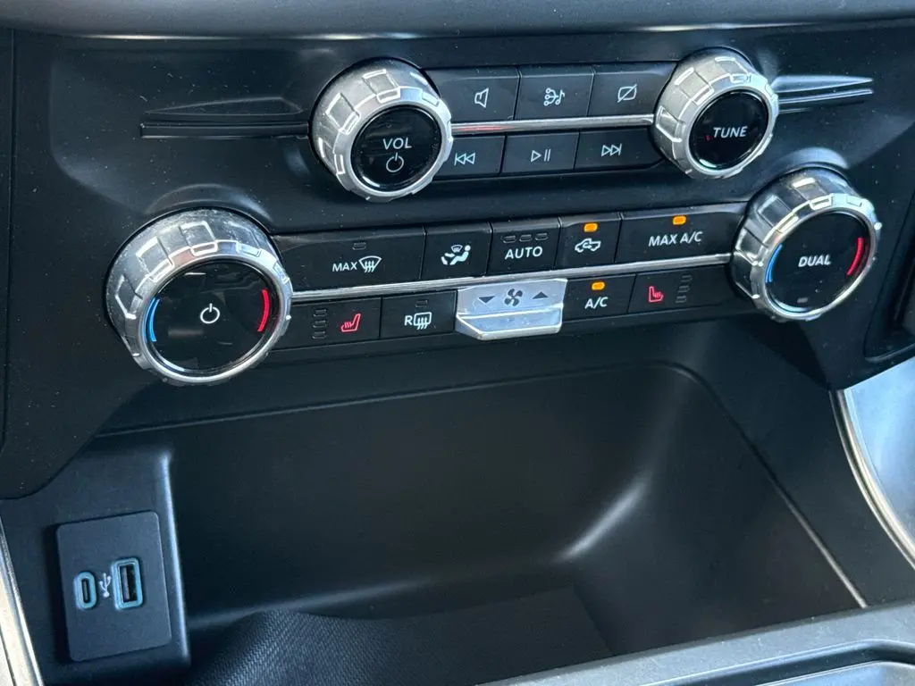 2024 Ford F-150 - $40,900