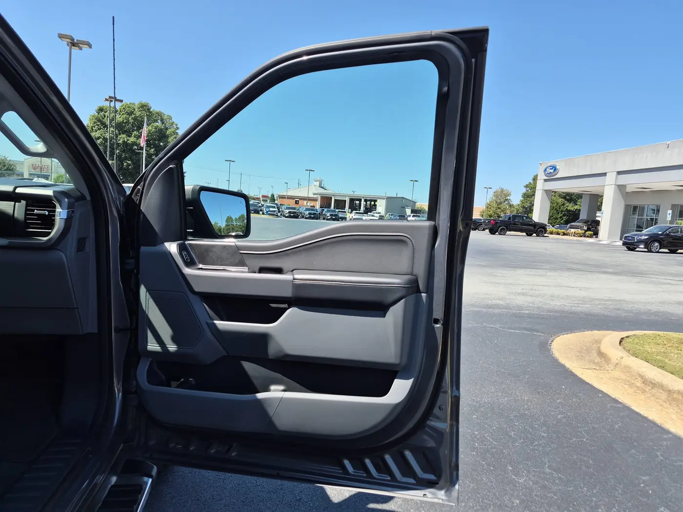 2025 Ford F-150 - $38,926