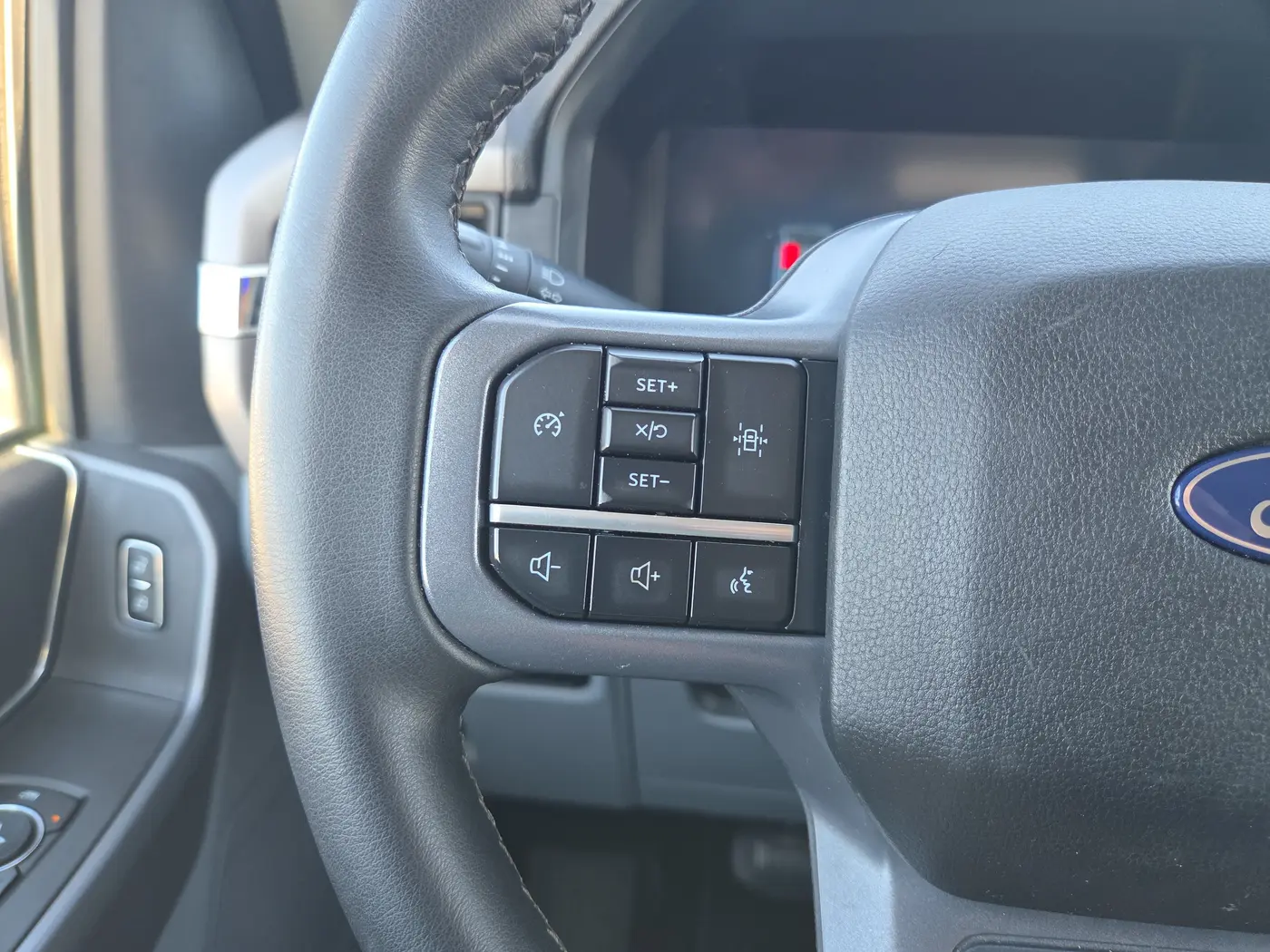 2025 Ford F-150 - $38,995
