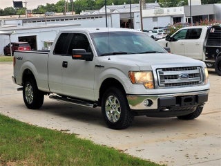 2014 Ford F-150 with Oxford White Exterior