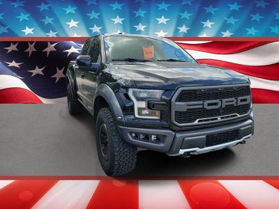 2017 Ford F-150 4X4 Raptor 4DR Supercab 5.5 FT. SB