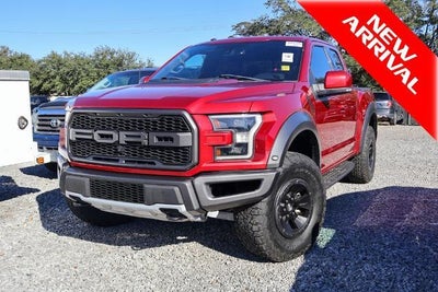 2017 Ford F-150 4X4 Raptor 4DR Supercab 5.5 FT. SB