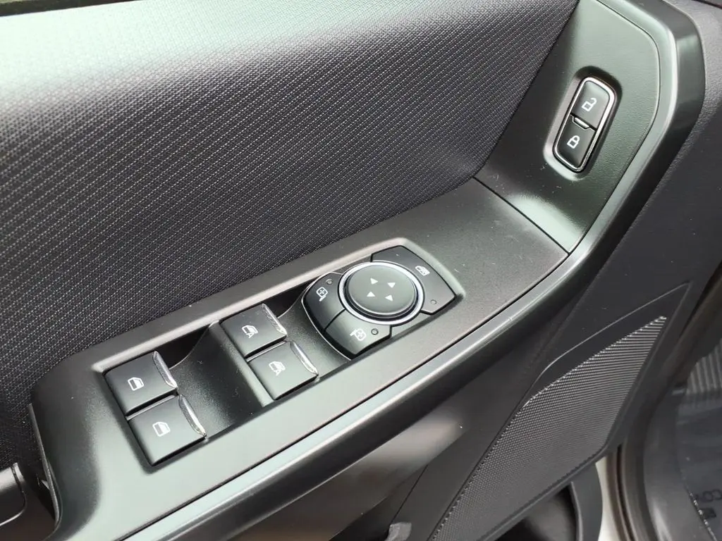 2025 Ford F-150 - $40,402