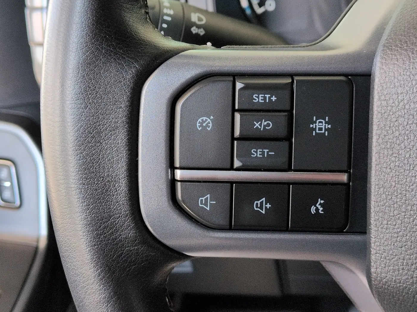 2023 Ford F-150 - $39,900