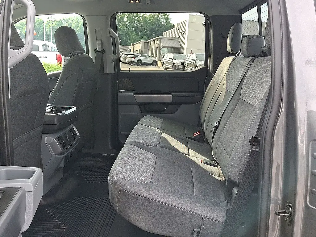 2022 Ford F-150 - $40,833