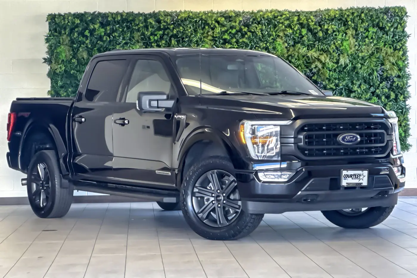 2023 Ford F-150 - $43,906