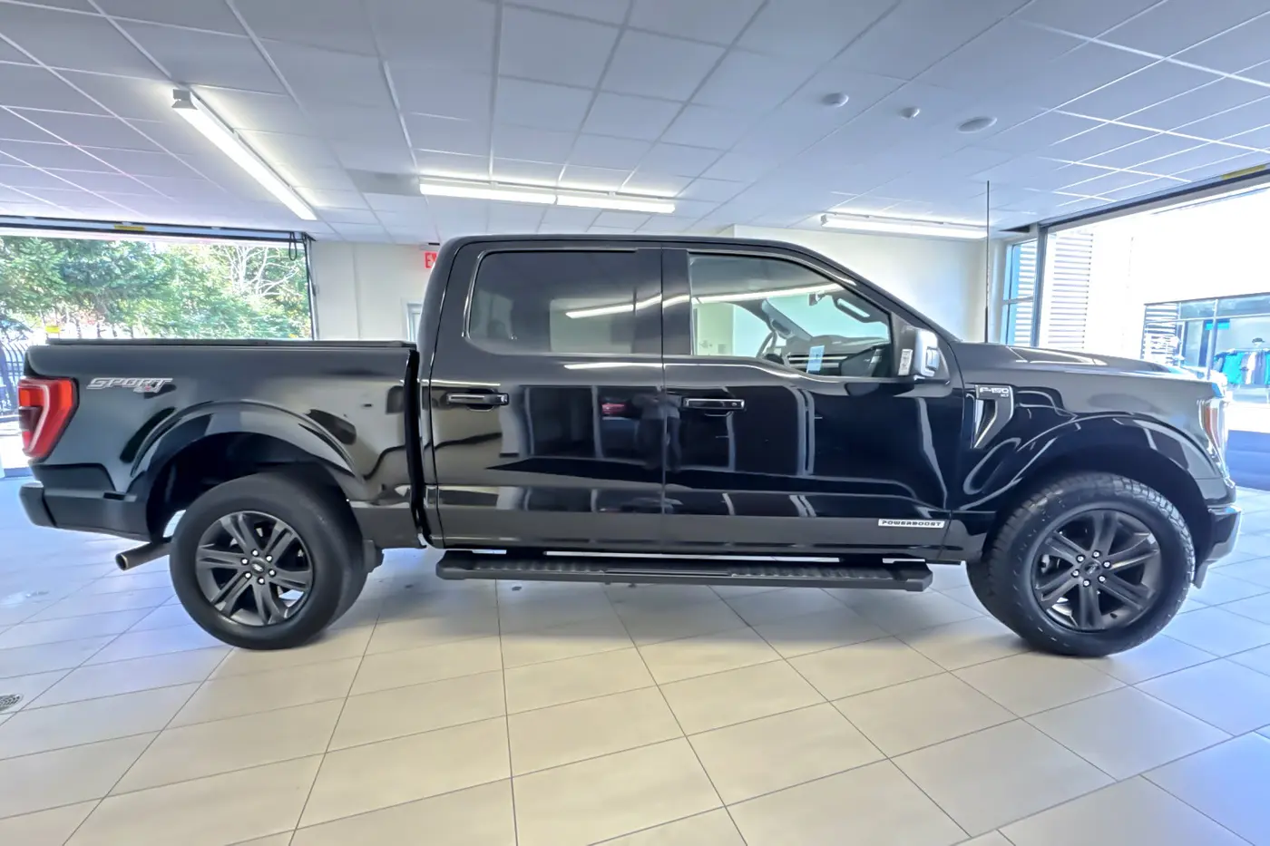 2023 Ford F-150 - $43,906