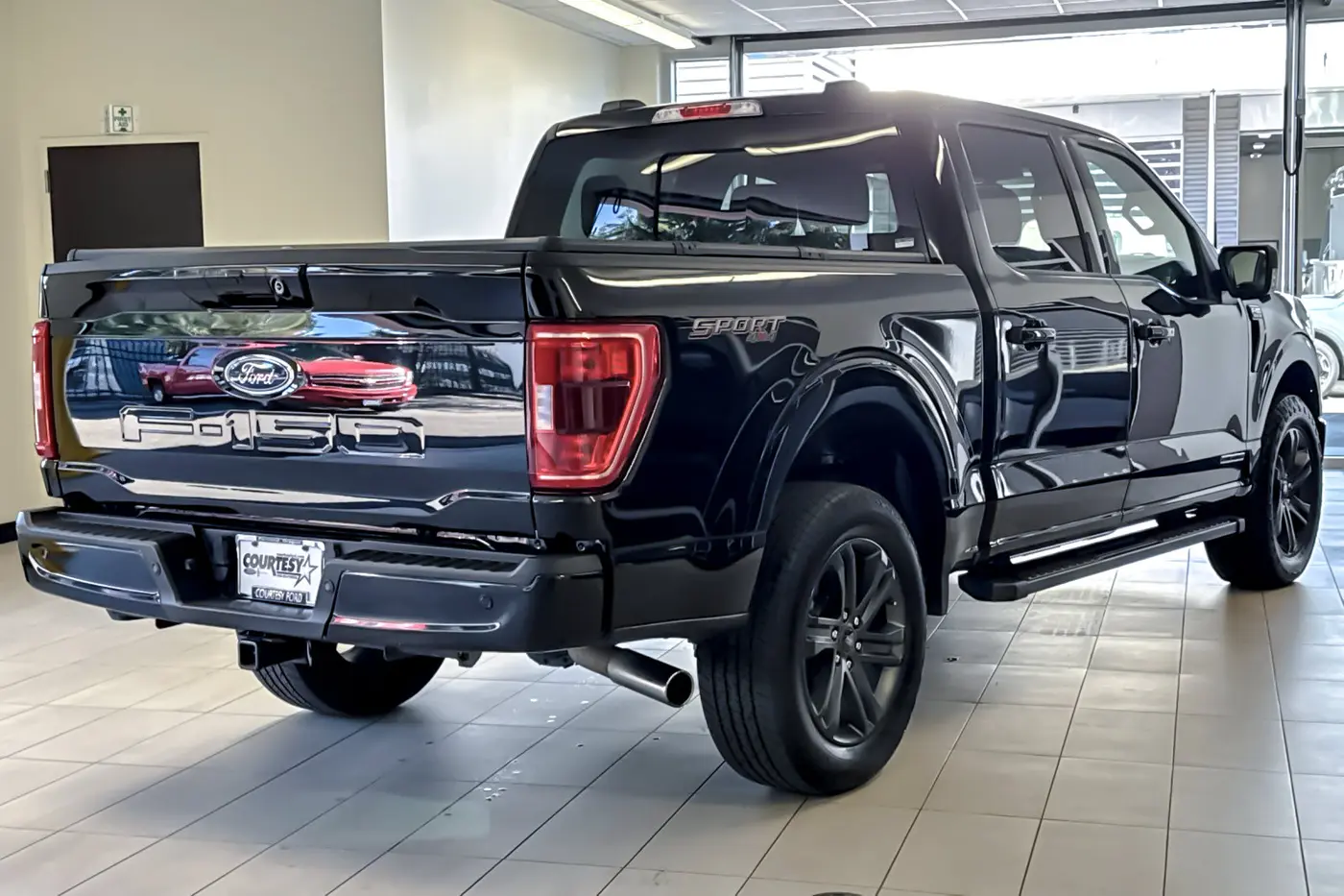 2023 Ford F-150 - $43,906